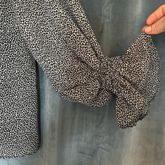 1. STATE Balloon-sleeve Blouse - Picture 3 of 5